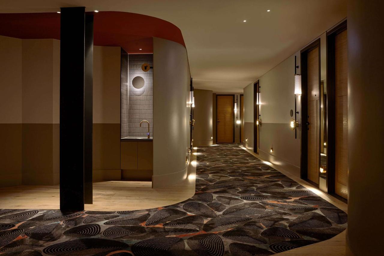 Qt Auckland Hotel Kültér fotó A corridor at the hotel