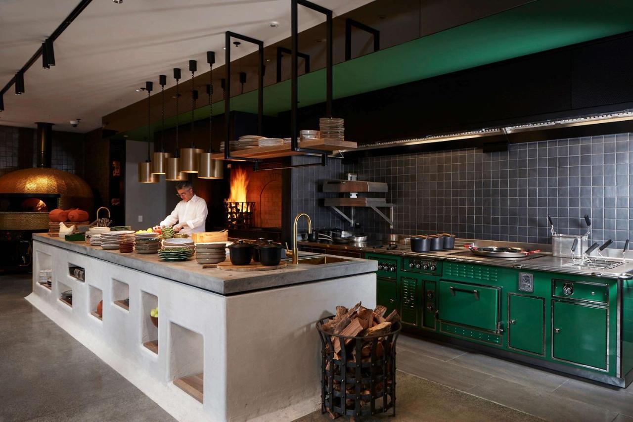 Qt Auckland Hotel Kültér fotó The kitchen at the restaurant