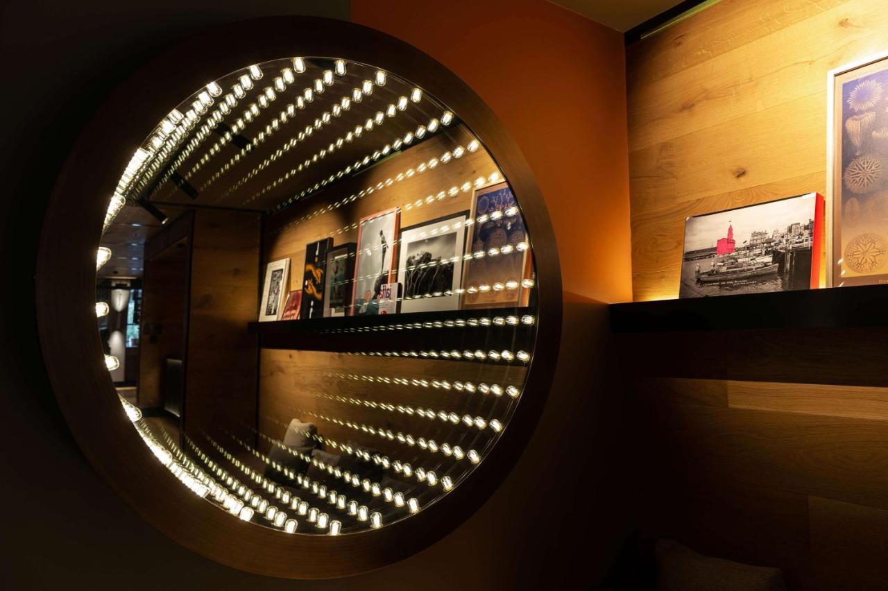 Qt Auckland Hotel Kültér fotó Infinity mirror