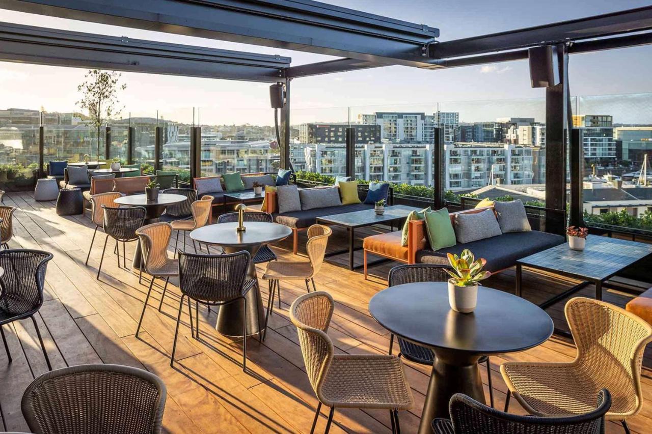 Qt Auckland Hotel Kültér fotó The rooftop bar at the hotel